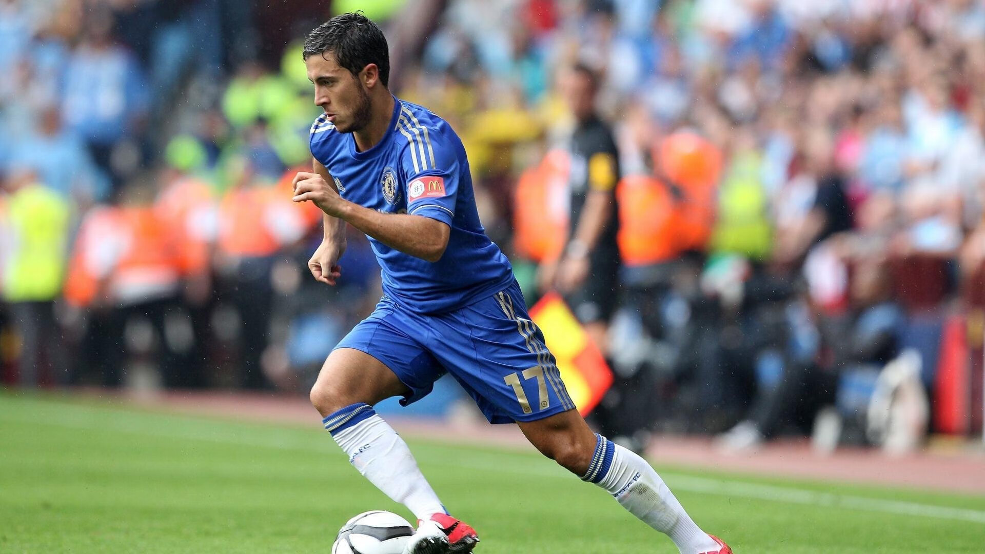 在一次比赛中,他用“完美”挡拆配合助攻队友扣篮,赢得全场掌声!