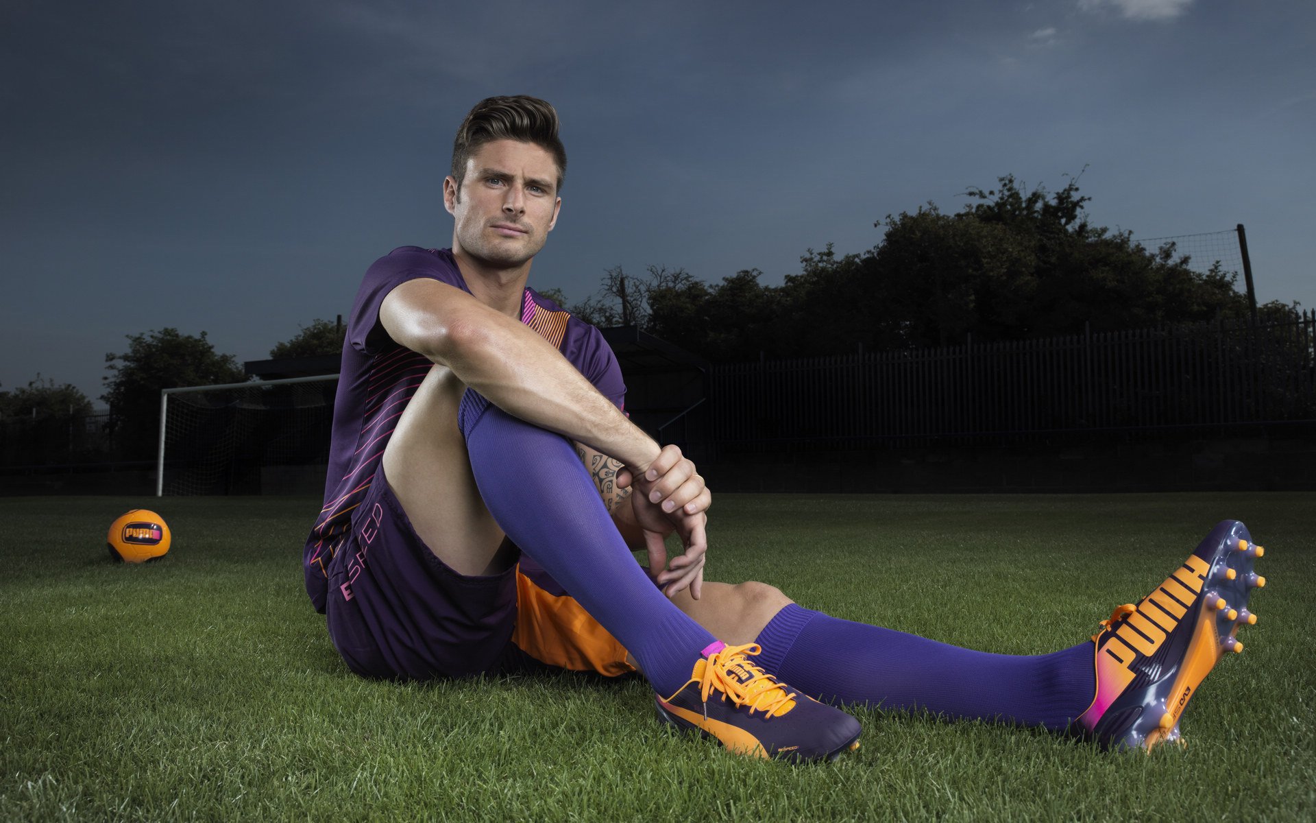 昂热中场创造机会不足，进攻乏力难以破门，昂热全名